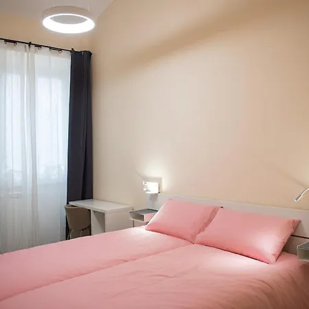 3 Bedroom With Private Bathroom Apartment Rome