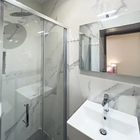 3 Bedroom With Private Bathroom * Rome