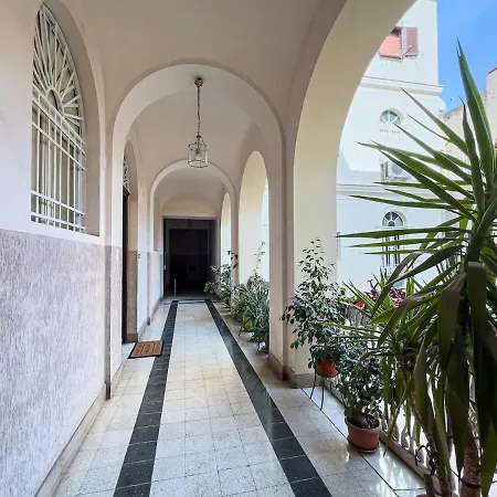 Apartamento 3 Bedroom With Private Bathroom Roma
