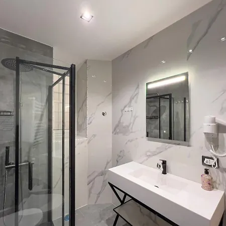 3 Bedroom With Private Bathroom *