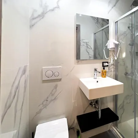 3 Bedroom With Private Bathroom Roma